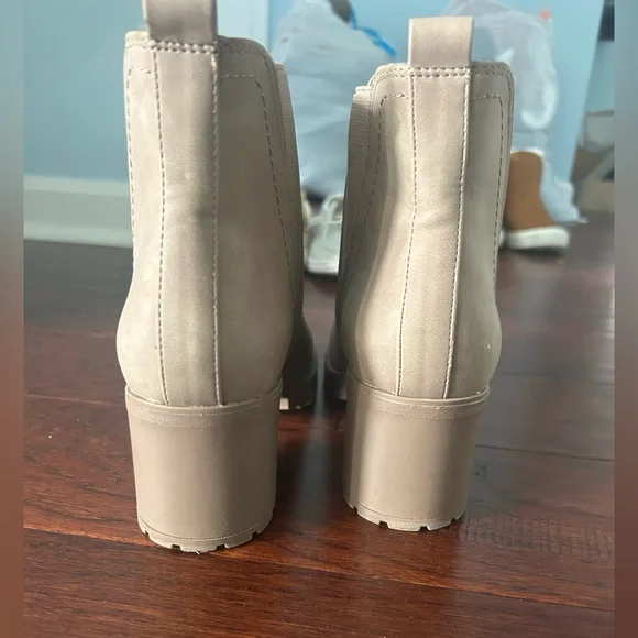MIA Jody Ribbed Chelsea Lug Boots - Picture 7 of 8